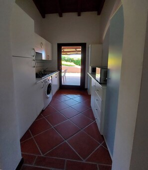 Fridge, stovetop, cookware/dishes/utensils - Villa Venere - Country Paradise with garden and private pool 4/6 sleeps (Stintino)