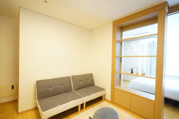Full House | Living area | Flat-screen TV