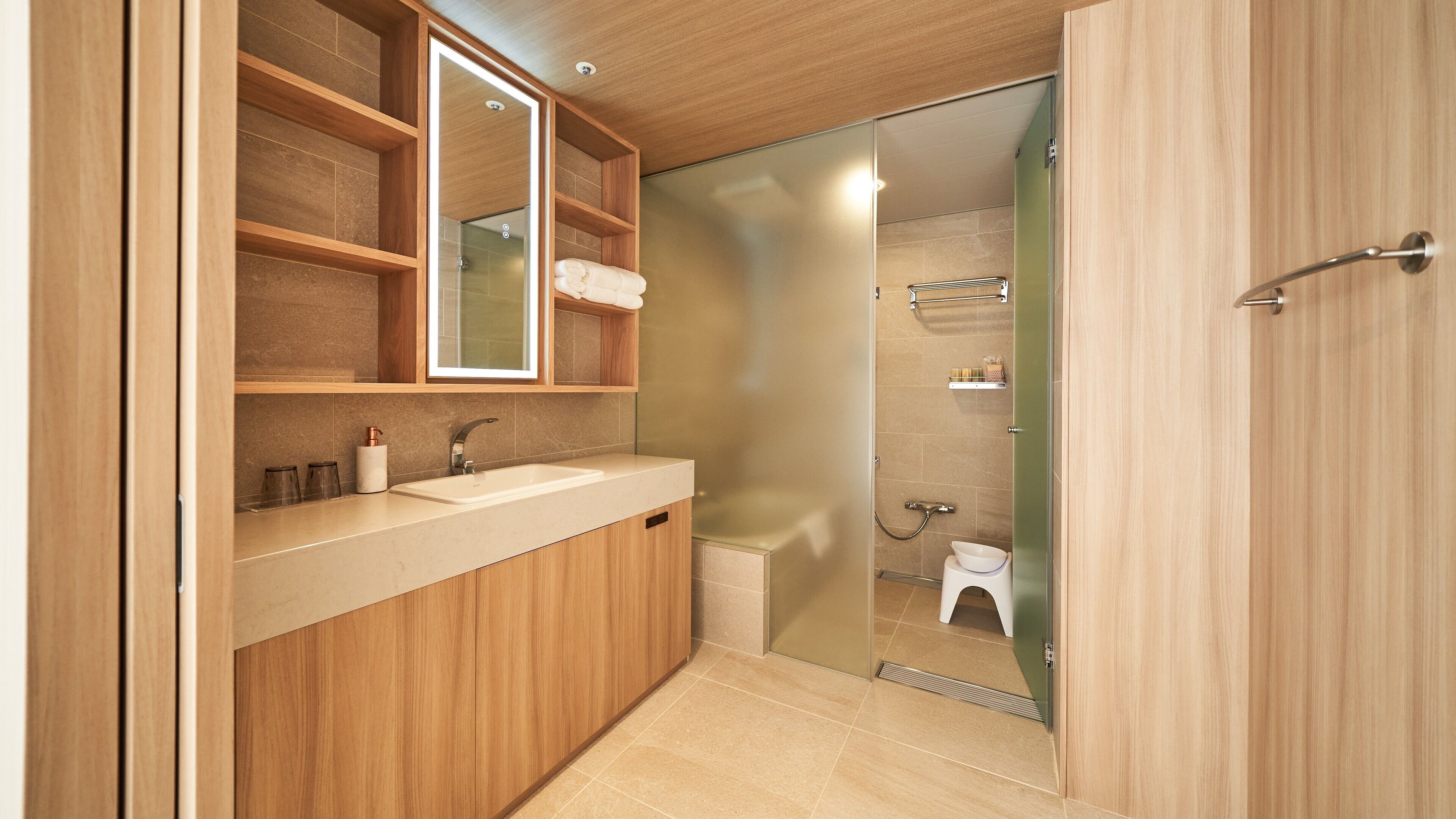 Deluxe Twin Room | Bathroom