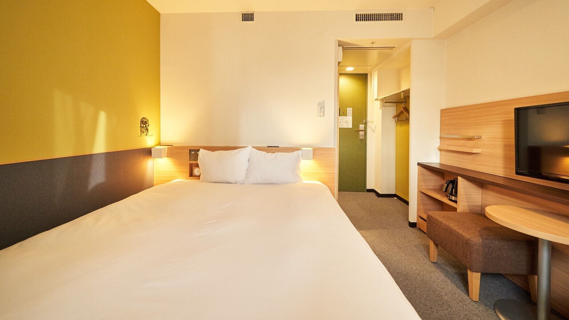 Down comforters, in-room safe, blackout drapes, free WiFi