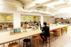 Lounge - WeBase TAKAMATSU - Hostel (Takamatsu)