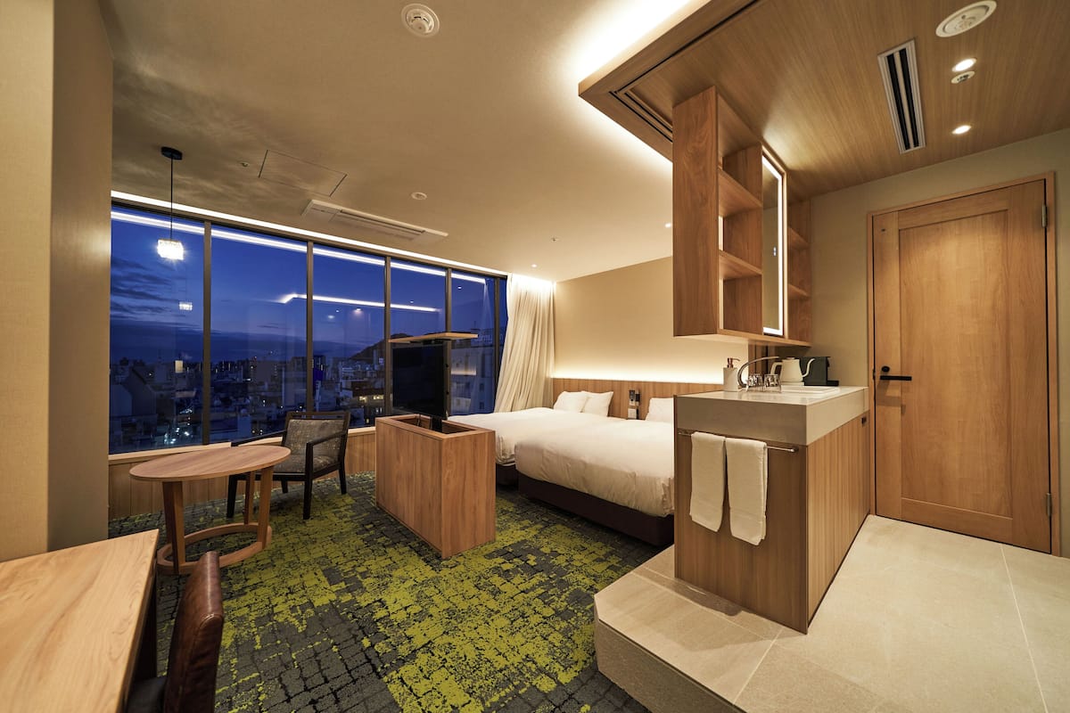 Deluxe Twin Room with Extra Bed, Non Smoking | Down comforters, in-room safe, blackout drapes, WiFi (free)