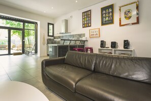 Fernseher, Stereoanlage