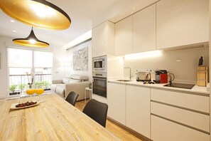 Fridge, microwave, oven, dishwasher - Gran Via Plaza (Madrid)