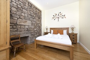 1 chambre, bureau, fer et planche à repasser, Wi-Fi