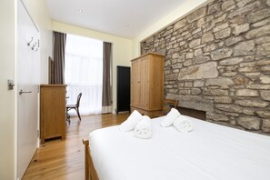 1 bedroom, desk, iron/ironing board, WiFi