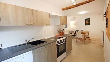 Fridge, microwave, oven, stovetop