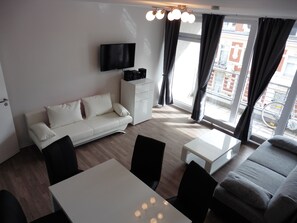 TV, DVD player, stereo - 3 rooms, up to 7 persons, luxuriously furnished, "Magnolia" (Berlin)