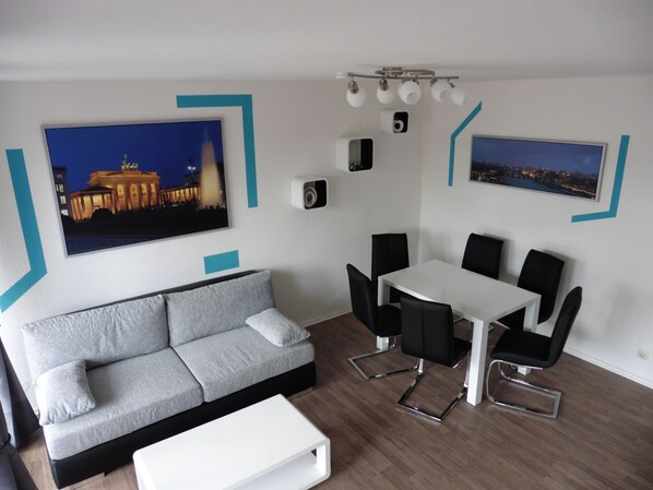 TV, DVD player, stereo - 3 rooms, up to 7 persons, luxuriously furnished, "Magnolia" (Berlin)