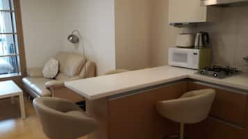 Full House | In-room dining