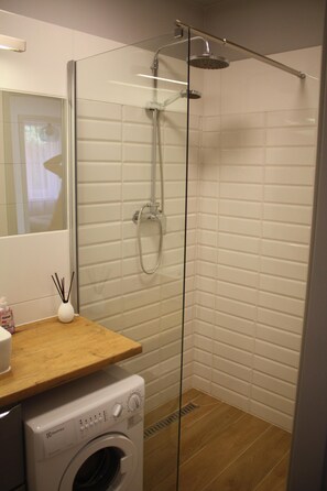 Hårføner, håndklær, såpe og sjampo