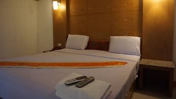 Standard Double Room | Free WiFi, bed sheets