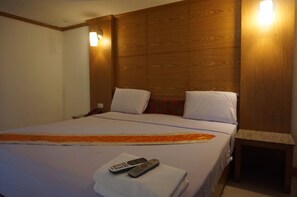 Free WiFi, bed sheets - PP Hotel Dannok (Sadao)