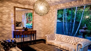 Lobby sitting area - Stiletto Hotel Boutique (Medellín)
