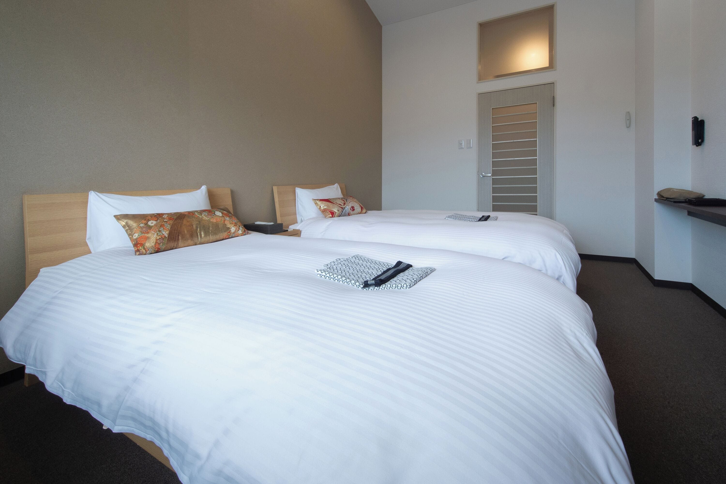 economy twin room | soundproofing, free wifi, bed sheets