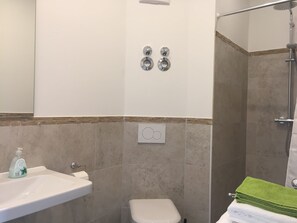Shower, towels