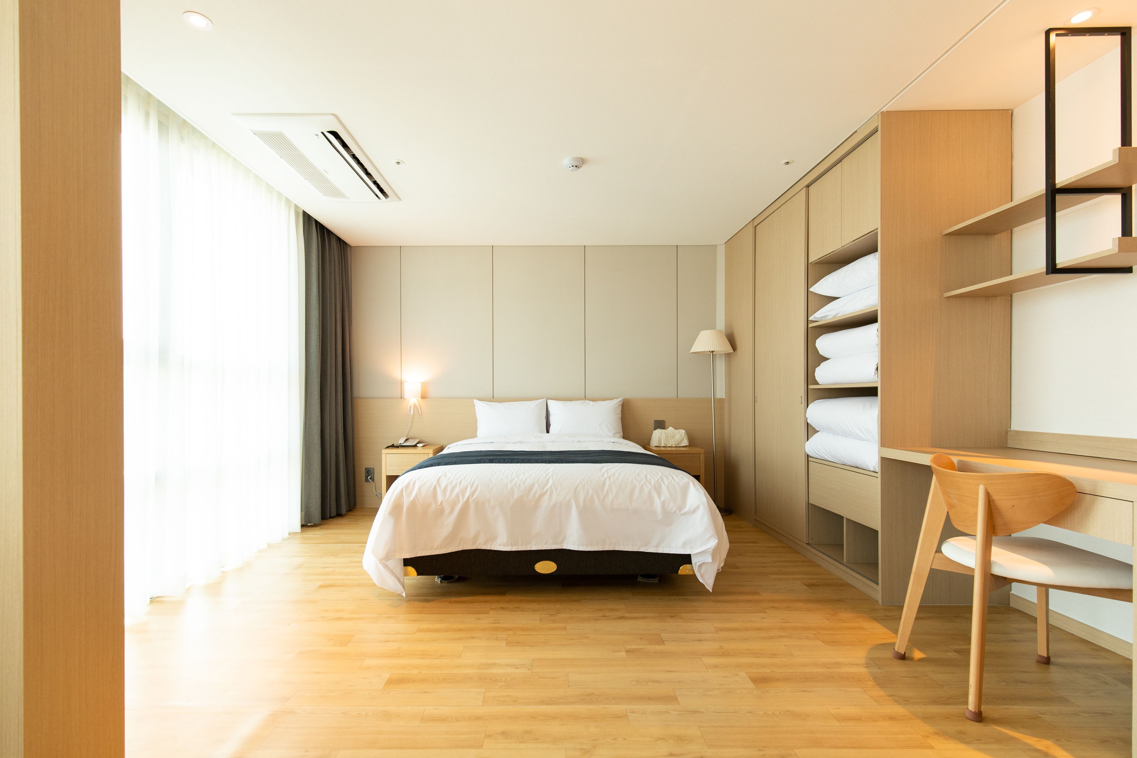 grand family room | down duvets, in-room safe, blackout curtains, soundproofing