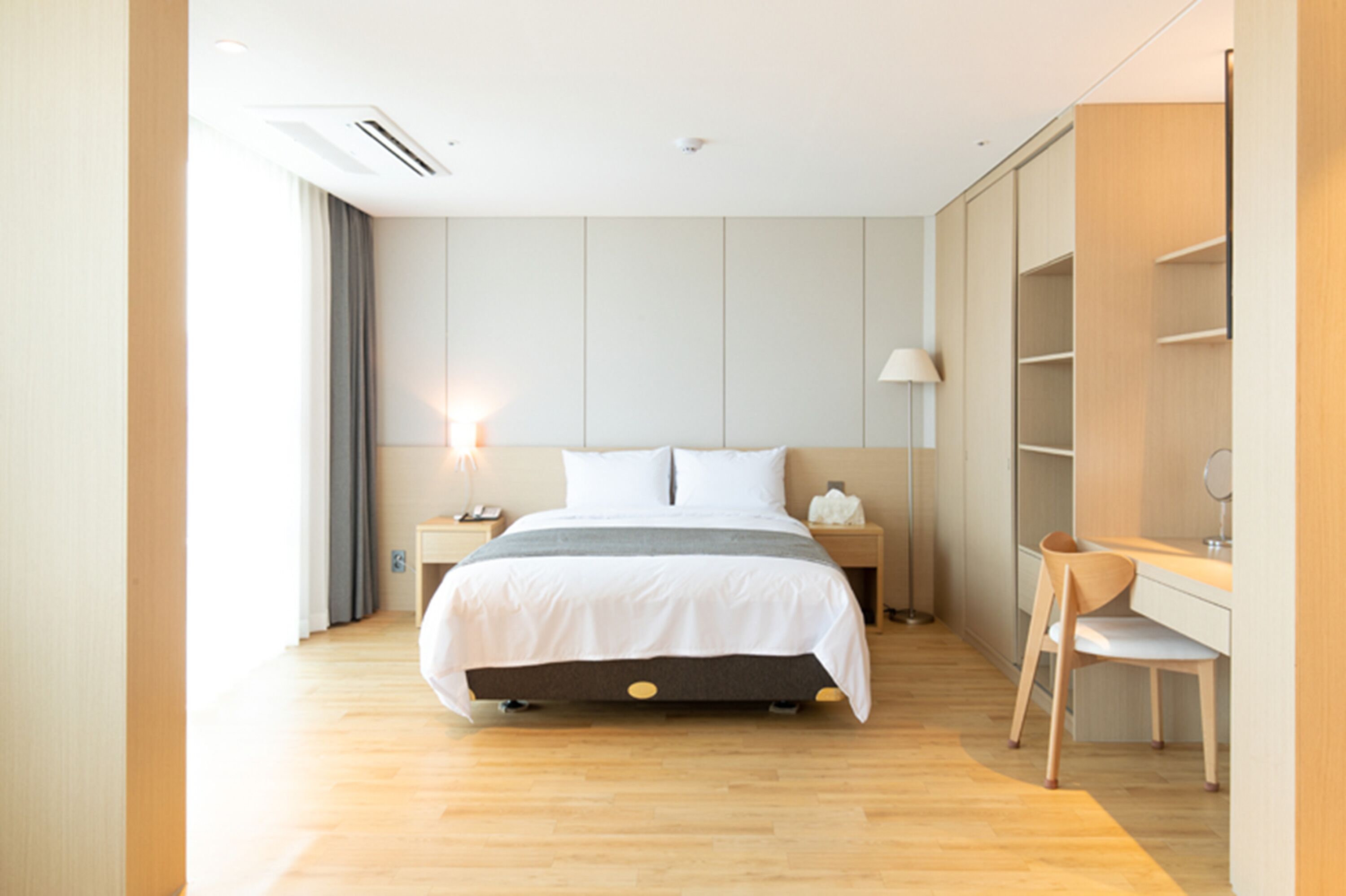 grand family room | down duvets, in-room safe, blackout curtains, soundproofing