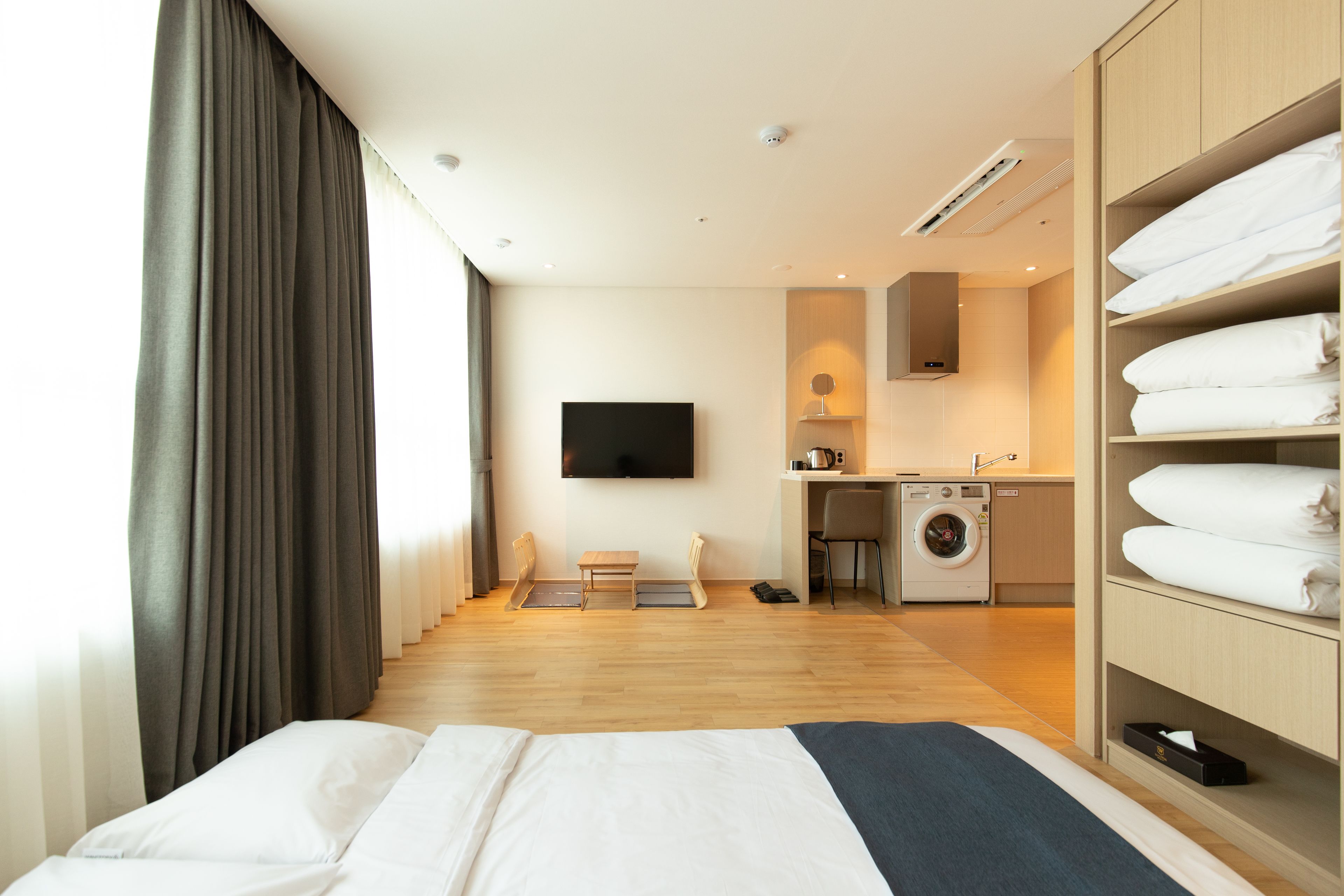 ondol room for 4 | down duvets, in-room safe, blackout curtains, soundproofing