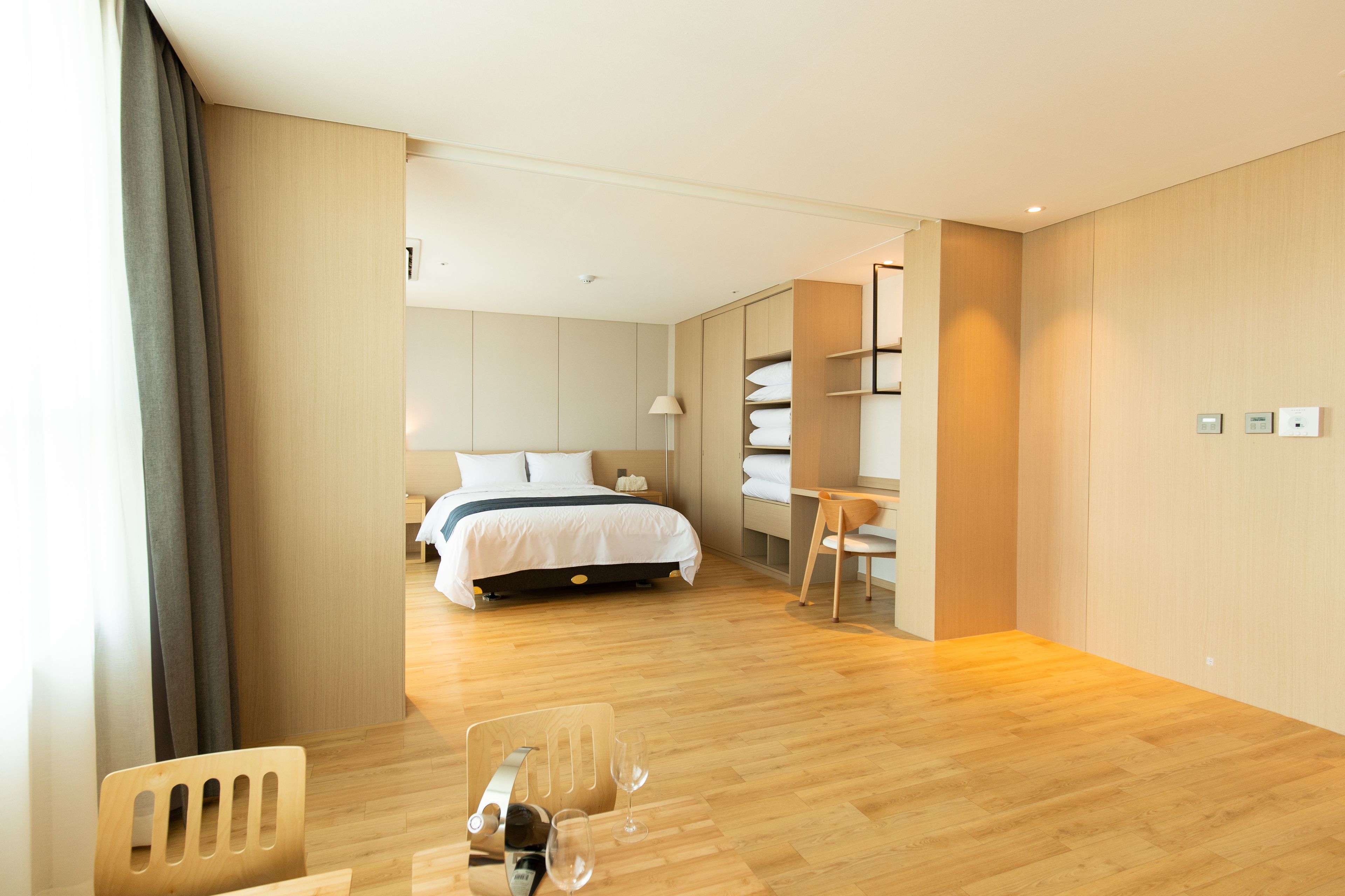 Habitación familiar (Grand Type) | Edredones de plumas, caja fuerte, cortinas opacas