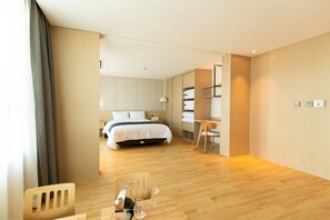 Grand Family Room | Down comforters, in-room safe, blackout drapes, soundproofing - Hotel Winstory (Seogwipo)