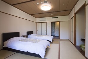 Habitación tradicional con 2 camas individuales, no fumadores (Japanese Style, Private Toilet) | Caja fuerte, cortinas opacas, wifi gratis