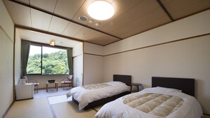 傳統雙床房, 非吸煙房, 共用浴室 (Japanese Style, Private Toilet) | 客房內保險箱、遮光布/窗簾、免費無線上網