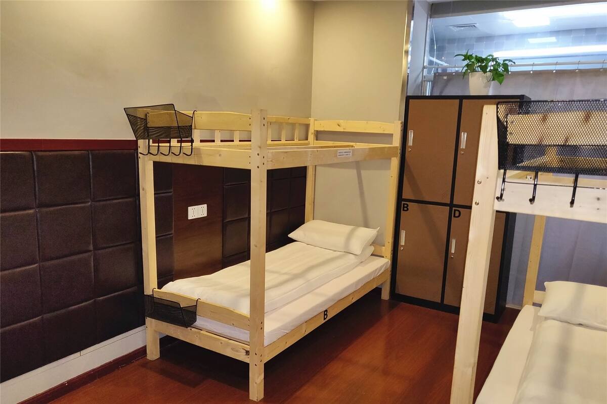Dormitório compartilhado básico, somente para mulheres | Cofres nos quartos, cortinas blackout, quartos à prova de som