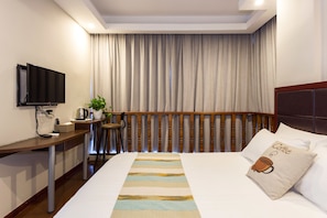 Quarto casal conforto | Cofres nos quartos, cortinas blackout, quartos à prova de som