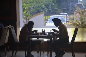 Couplesâ dining