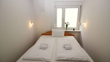 3 bedrooms, free WiFi, bed sheets