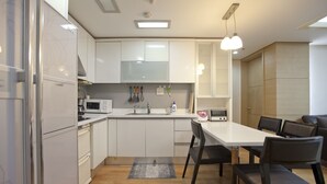 Full House | 私人厨房 | 茶具/咖啡用具、大冰箱、微波炉、炉灶