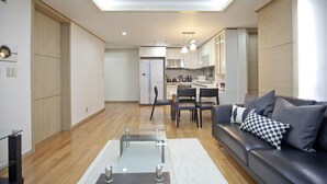 Full House | 起居区 | 平板电视