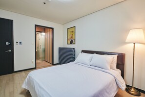 Premier Apartment | 3 bedrooms, iron/ironing board, free WiFi, bed sheets - Samseong Apt City Airport (Seoul)