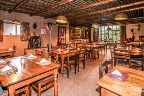 Daily cooked-to-order breakfast (ZAR 100.00 per person)