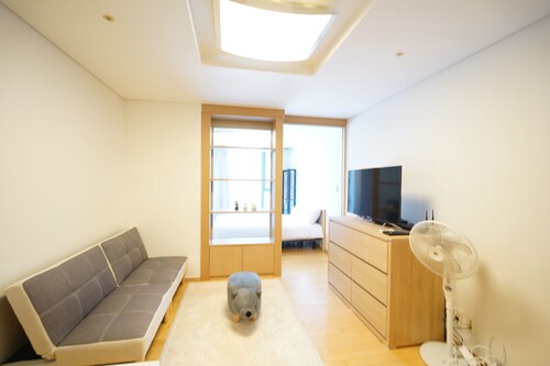 Jamsil Stn & Galleria Palace Apt A