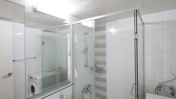 Estudio City | Baño | Ducha y artículos de higiene personal gratuitos