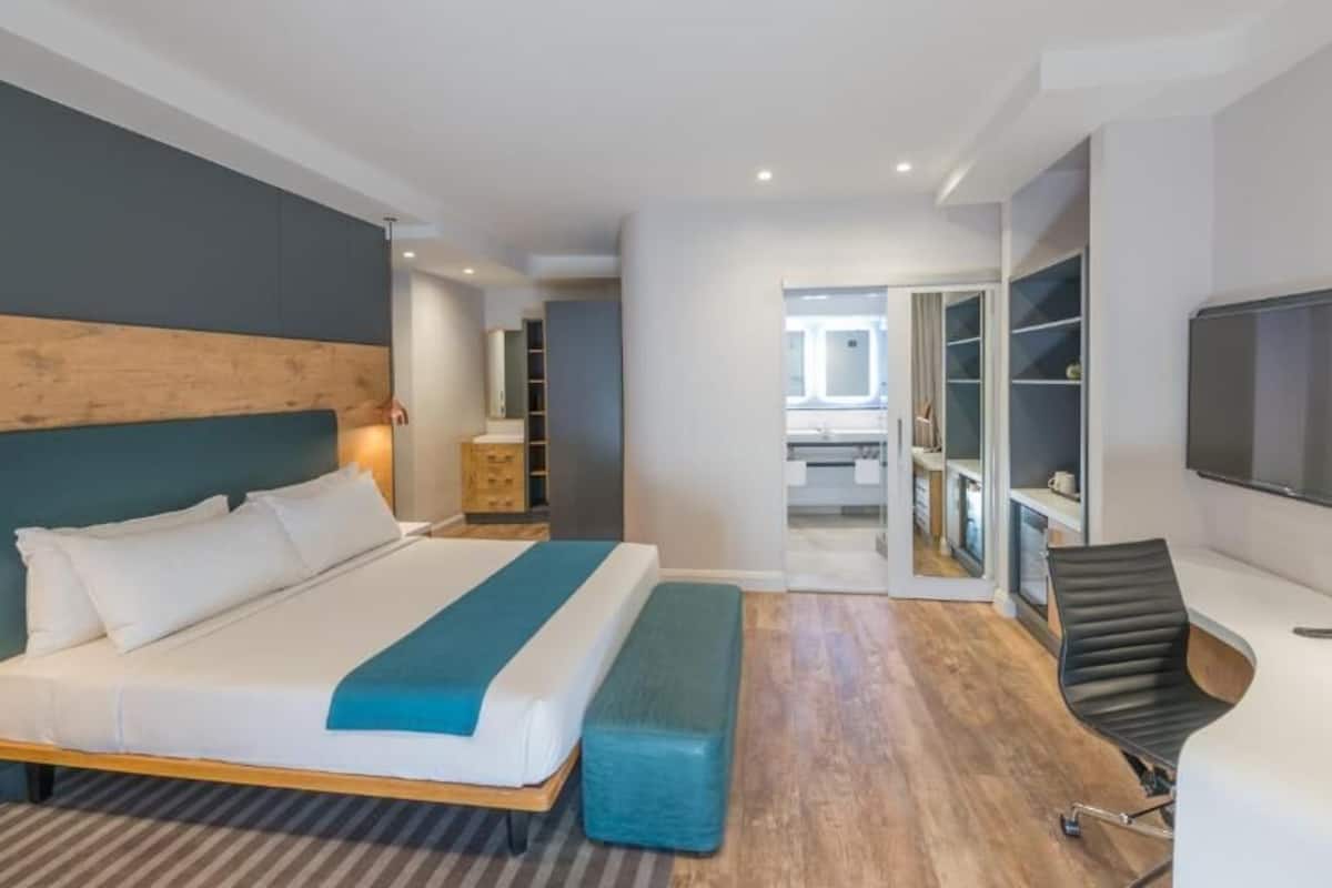 premium bedding, in-room safe, desk, soundproofing