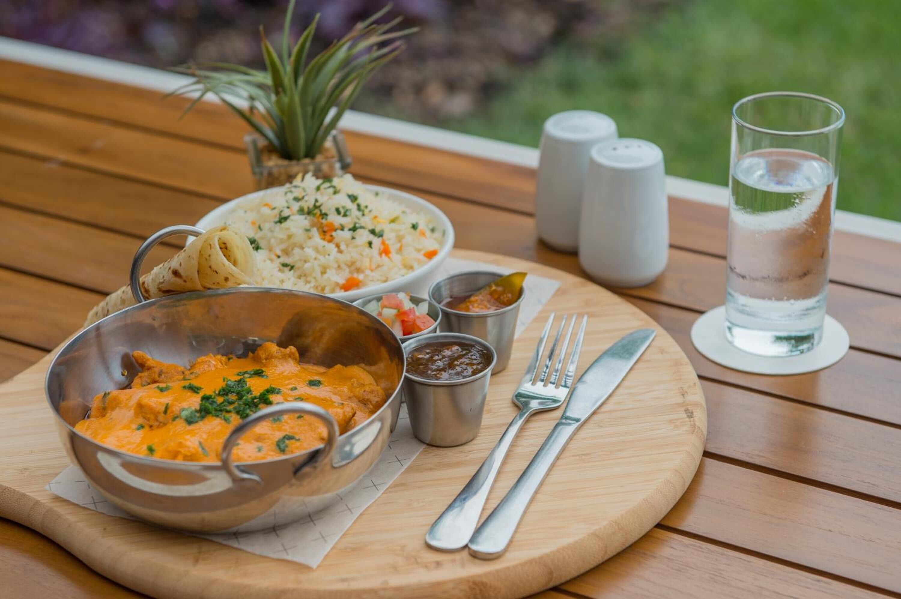 breakfast, lunch and dinner served