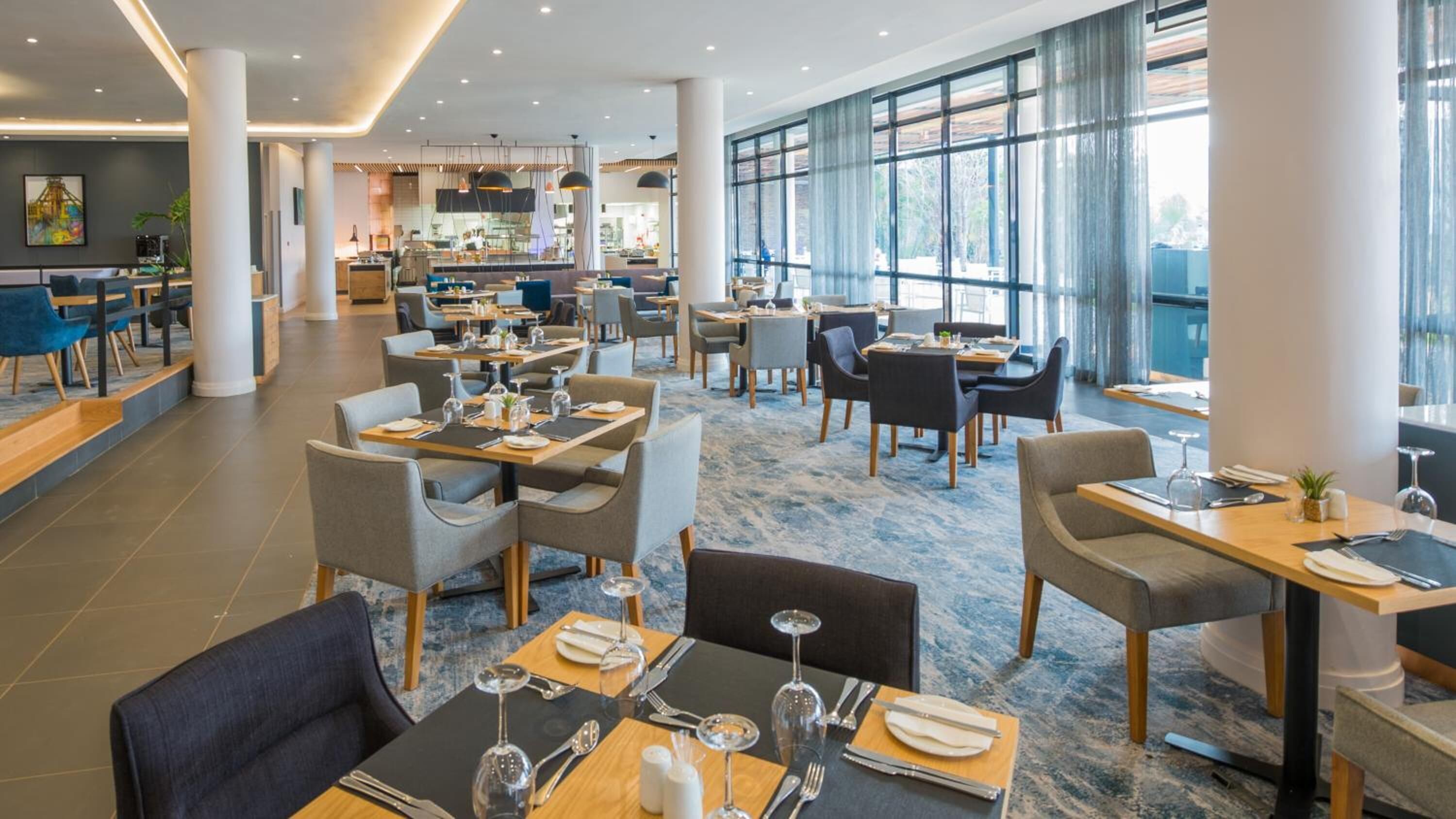 breakfast, lunch and dinner served