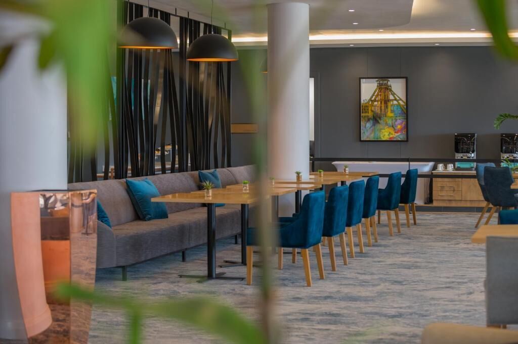 breakfast, lunch and dinner served