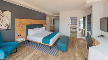 Quarto executivo | Roupas de cama premium, cofres nos quartos, escrivaninha