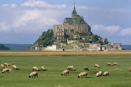 Extérieur. Dans la baie du Mont St Michel de 2 à 6 personnes