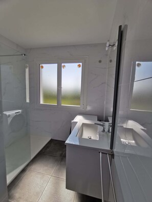 Bañera y secador de pelo