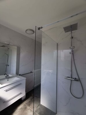 Bañera y secador de pelo