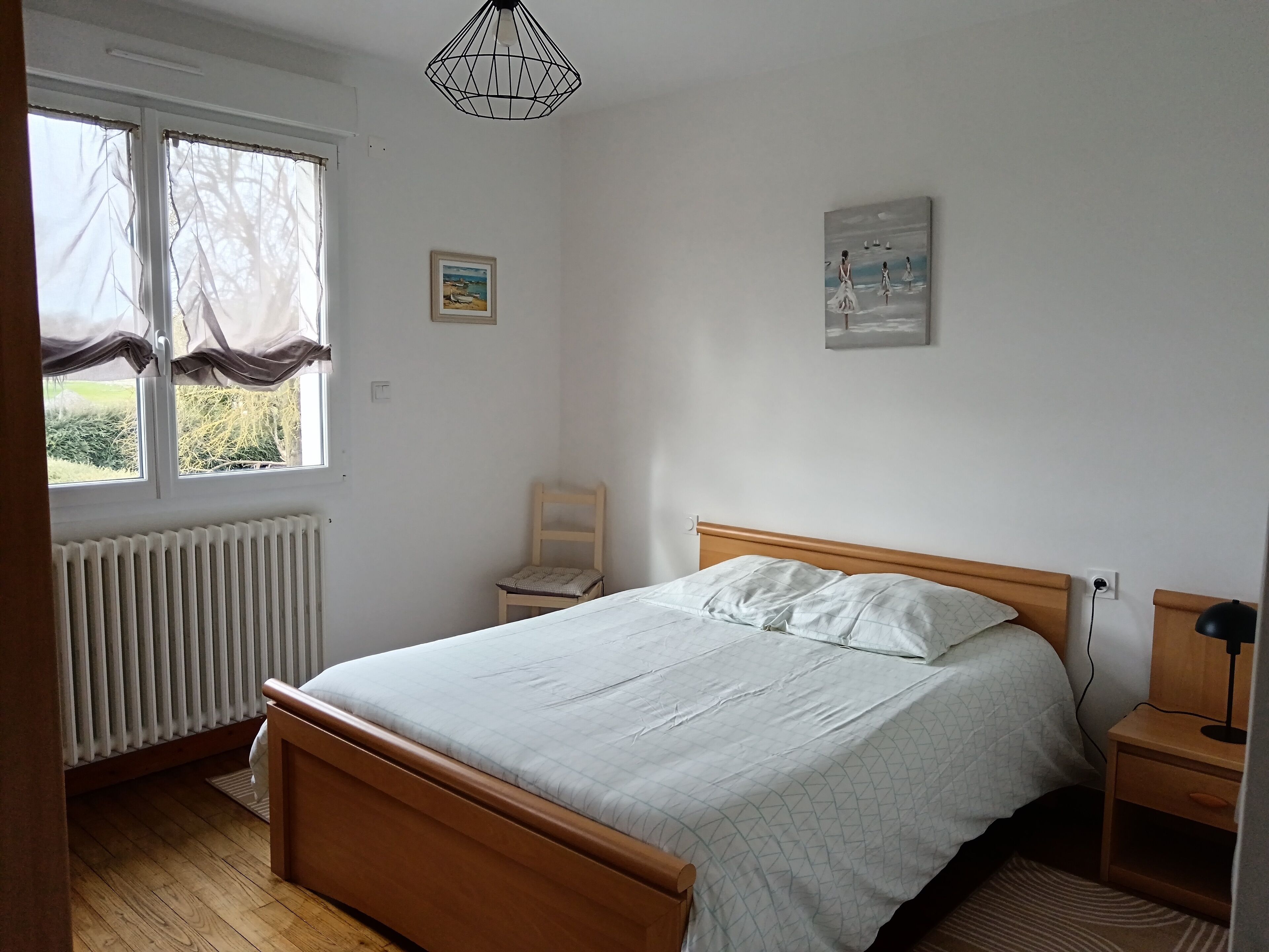 3 bedrooms, iron/ironing board, travel cot