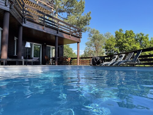 Architect-designed villa with heated pool in the heart of the pine forest, beach 1 km away 