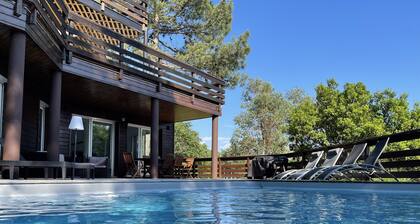 Architect-designed villa with heated pool in the heart of the pine forest, beach 1 km away