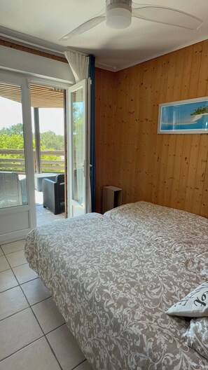 5 bedrooms, desk, iron/ironing board, free WiFi