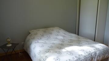 3 chambres, fer et planche à repasser, Wi-Fi gratuit, draps fournis